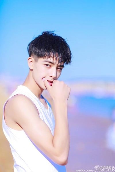 หล่อชะนีหลง! ซงเว่ยหลง วัย 16 ปี นักแสดงจีนหน้าใหม่