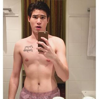 หนุ่ม "ไทย" IG: thaitanik