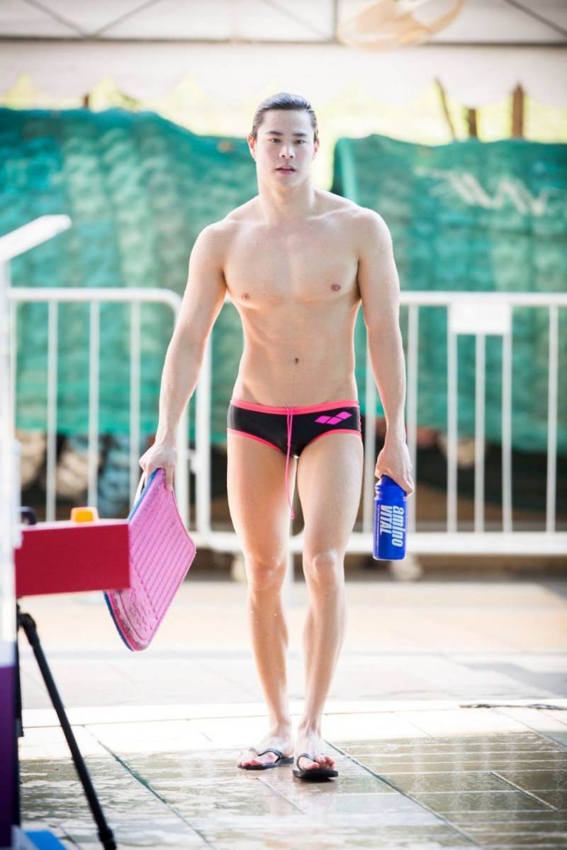 Hot guy in underwear 117