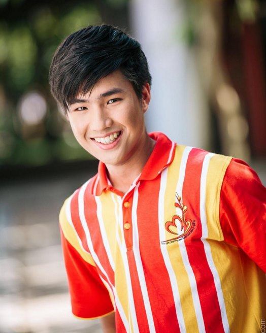 ไม่บอกไม่รู้นะว่า ร่างกายบกพร่อง! เจอาร์ วชิรธร หนุ่มหล่อผู้นำเชียร์ฝั่งธรรมศาสตร์