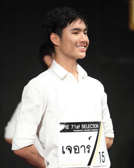 ไม่บอกไม่รู้นะว่า ร่างกายบกพร่อง! เจอาร์ วชิรธร หนุ่มหล่อผู้นำเชียร์ฝั่งธรรมศาสตร์