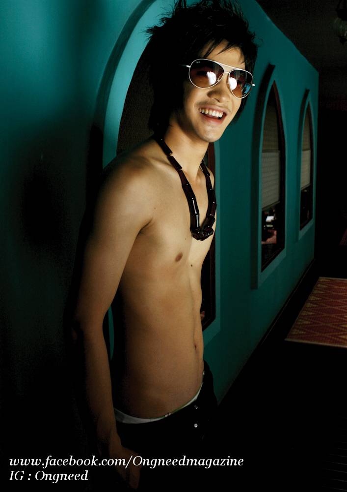 หนุ่มหล่อล่ำปล้ำง่าย น่าที่สุด
