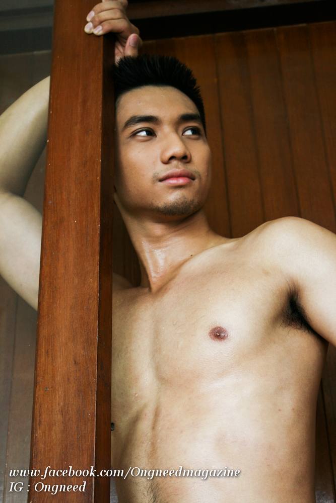 หนุ่มหล่อล่ำปล้ำง่าย น่าที่สุด