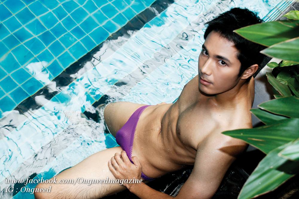 หนุ่มหล่อล่ำปล้ำง่าย น่าที่สุด
