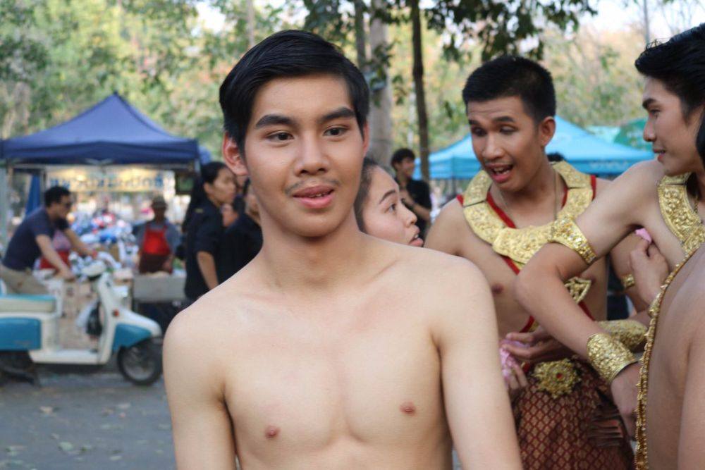 ผู้ชายพาเพลิน