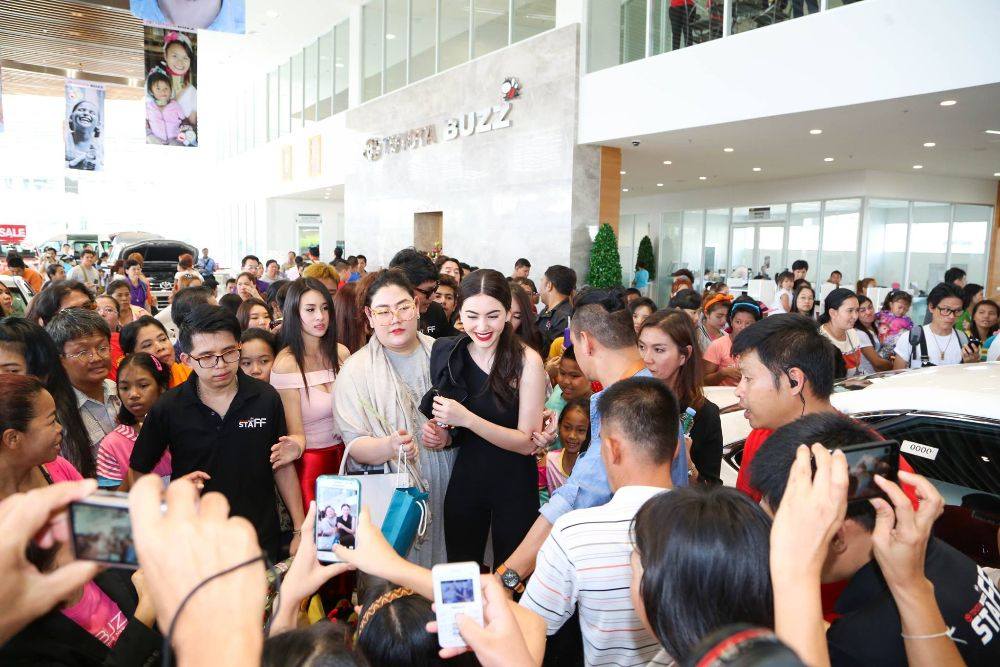 ใหม่ดาวิกาที่โตโยต้าบัสส์ สาขาพระราม 2