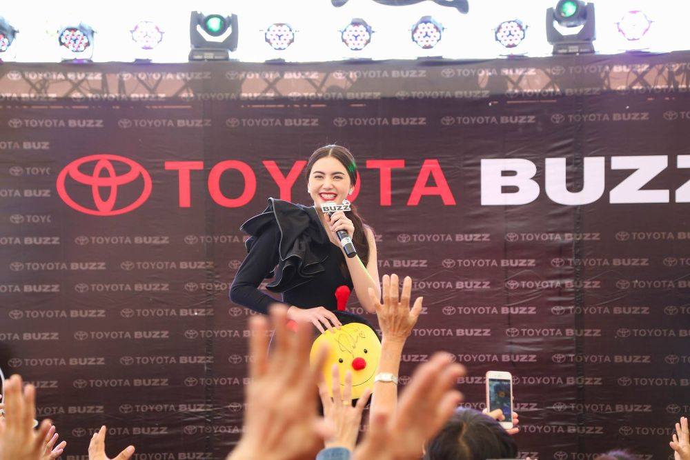 ใหม่ดาวิกาที่โตโยต้าบัสส์ สาขาพระราม 2