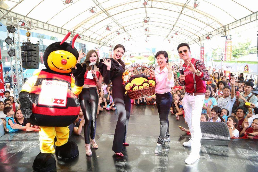 ใหม่ดาวิกาที่โตโยต้าบัสส์ สาขาพระราม 2