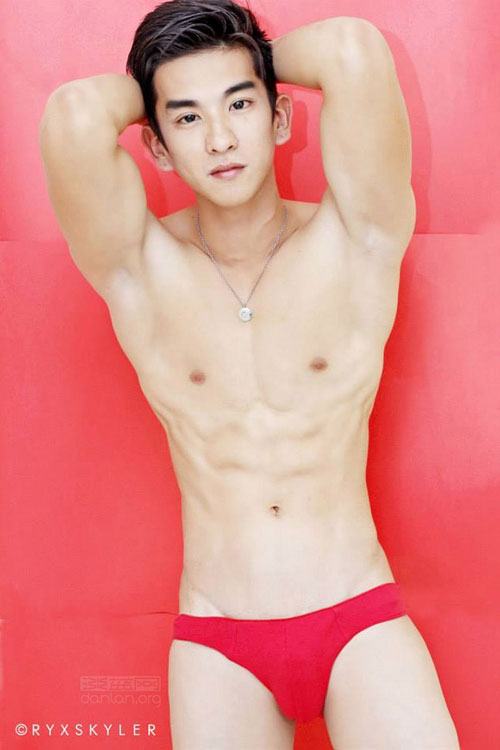 หล่อขาวตี๋หล่อสูง