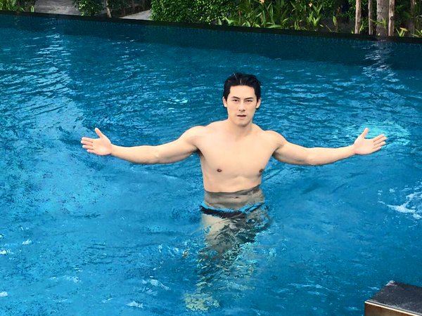 วันนี้พี่เคนพาไปว่ายน้ำเล่นกันสองต่อสอง ig:ken_pasakorn