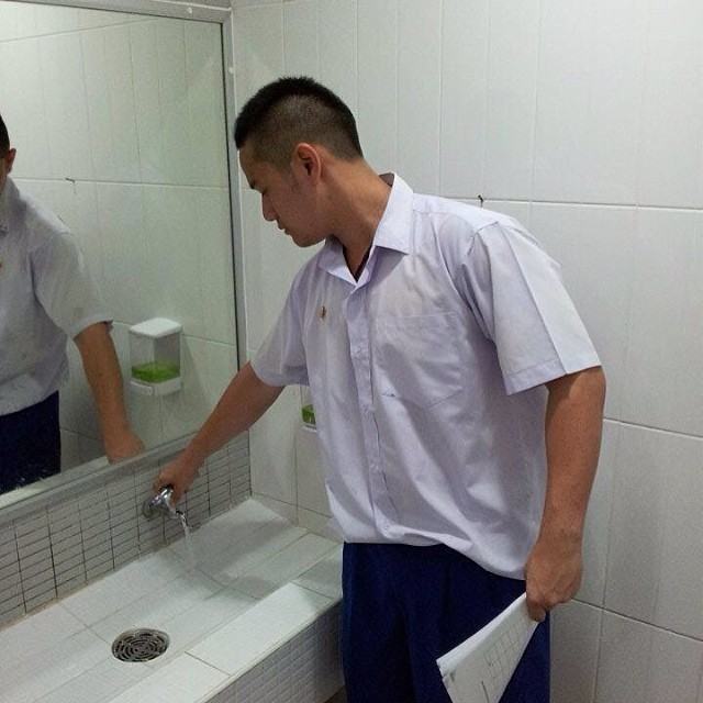 นักเรียนชาย ๑บารวี ๔๗๐ (เปลี่ยนชื่อเป็นไทยหมดละกัน ขี้เกียจเปลี่ยนภาษา)