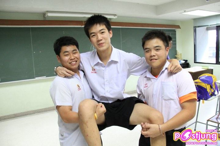 นักเรียนชาย ๑บารวี ๔๗๐ (เปลี่ยนชื่อเป็นไทยหมดละกัน ขี้เกียจเปลี่ยนภาษา)
