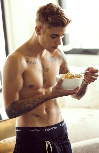 JUSTIN BIEBER TURNS 22: โมเม้นที่แซ่บที่สุด