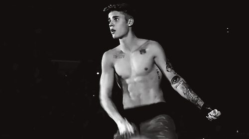 JUSTIN BIEBER TURNS 22: โมเม้นที่แซ่บที่สุด