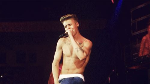 JUSTIN BIEBER TURNS 22: โมเม้นที่แซ่บที่สุด