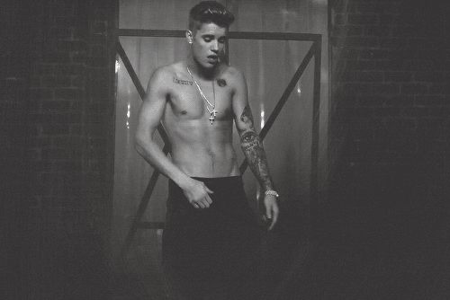 JUSTIN BIEBER TURNS 22: โมเม้นที่แซ่บที่สุด