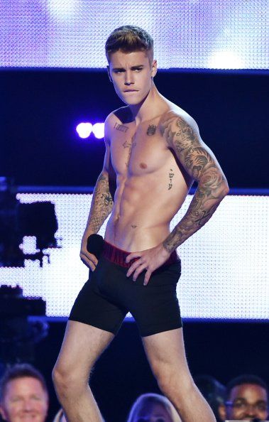 JUSTIN BIEBER TURNS 22: โมเม้นที่แซ่บที่สุด