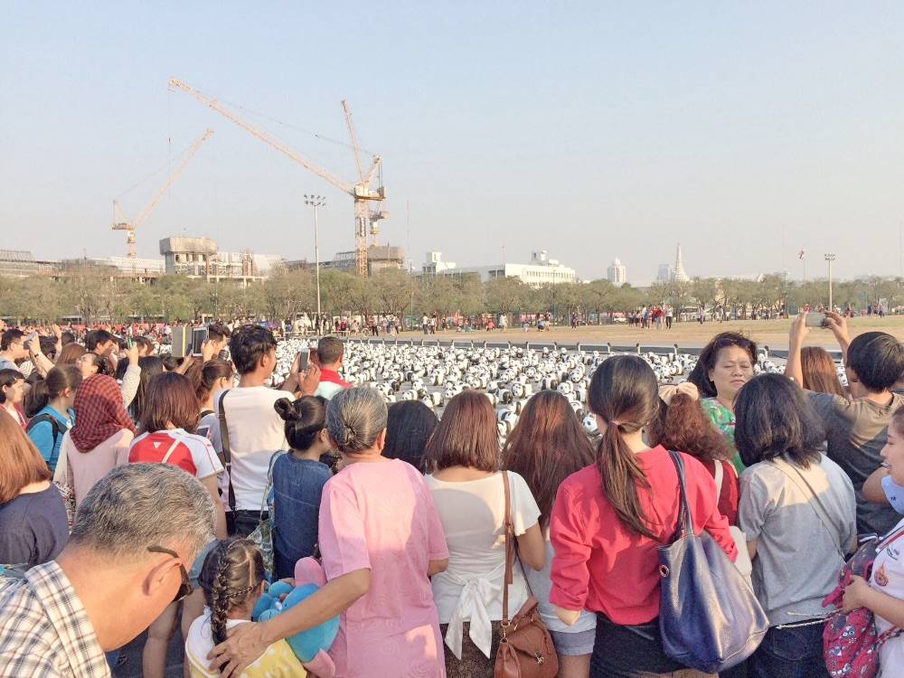 เก็บภาพบรรยากาศ "1,600 Pandas+ World Tour in Thailand" วันนี้วันแรก ที่บริเวณมณฑลพิธีท้องสนามหลวงมาให้ชมกันครับ