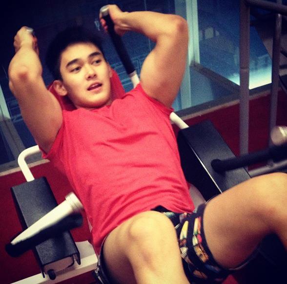 แซบมากคนนี้  เขาชื่ออะไรเหรอ +บารวี ๕๕๓