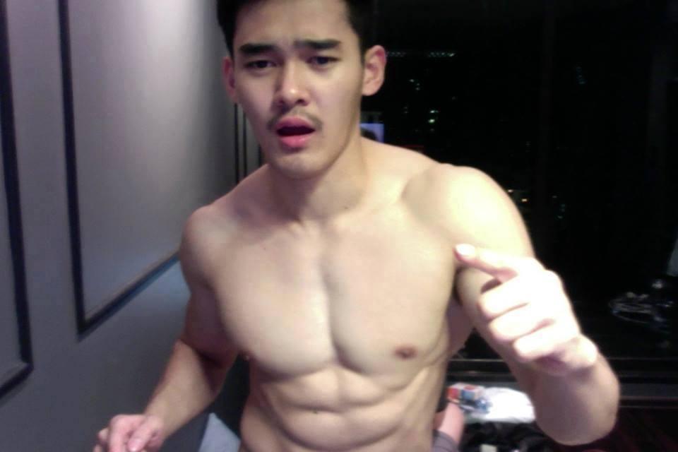 แซบมากคนนี้  เขาชื่ออะไรเหรอ +บารวี ๕๕๓