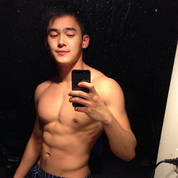 แซบมากคนนี้  เขาชื่ออะไรเหรอ +บารวี ๕๕๓