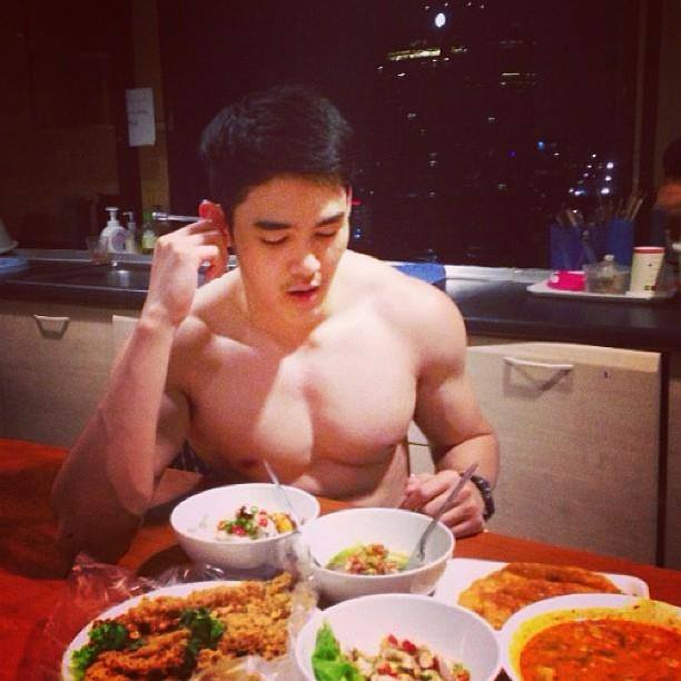 แซบมากคนนี้  เขาชื่ออะไรเหรอ +บารวี ๕๕๓
