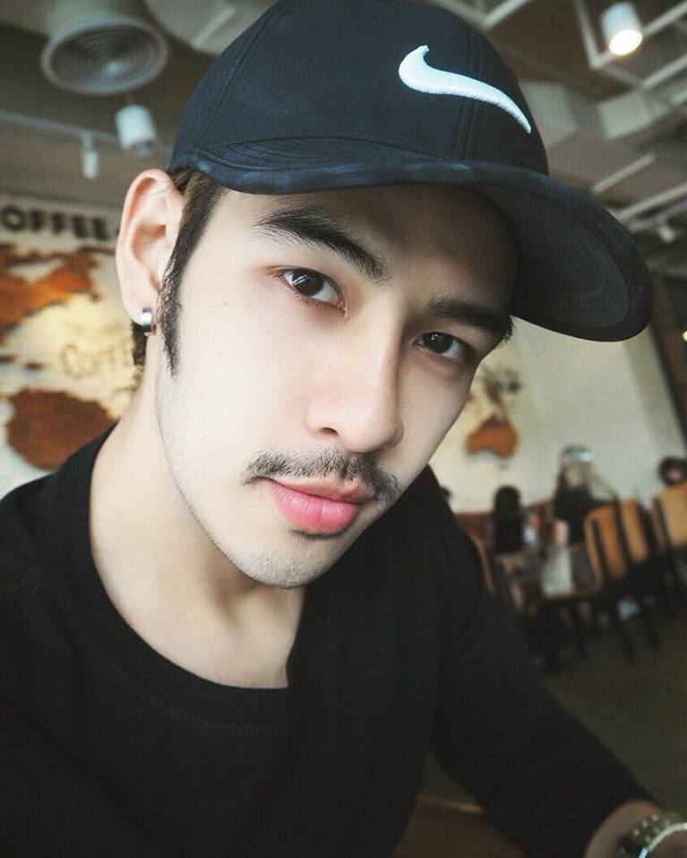 หนุ่มหล่อในเฟส