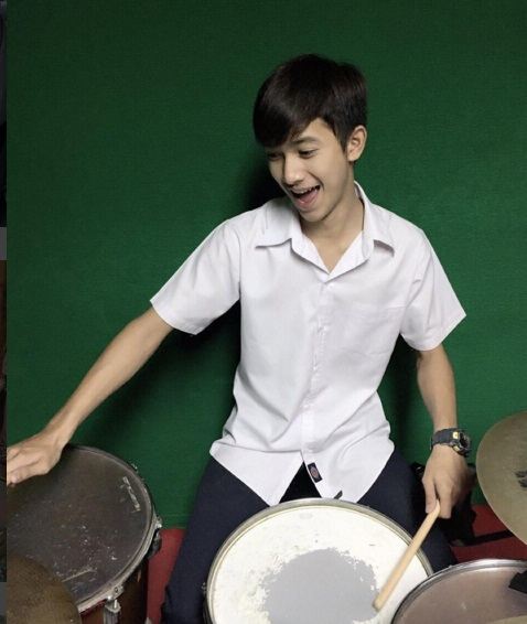 "โมเดล ศิฐฑา"  หนุ่มละอ่อน  วัย18 ปี  ผู้รับบท "พระปิ่นศิลป์ชัย แก้วหน้าม้า"