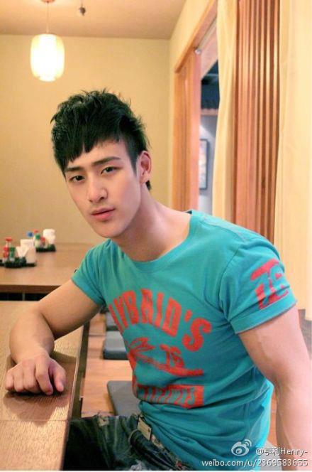 ปล่อยเฮนรี่บ้าง เก็บไว้มานาน จำได้ว่าเมื่อก่อนกรี๊ดมาก ตามโหลดทุกเว็ปไม่กลัวซ้ำอ่ะ 564