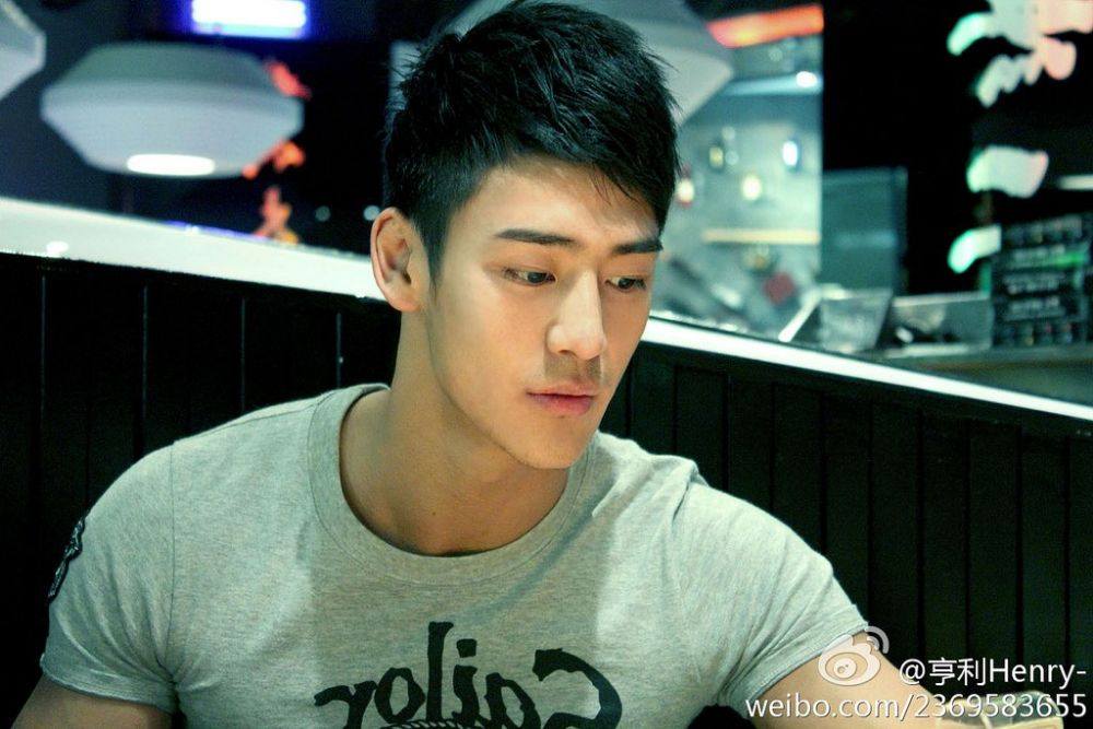 ปล่อยเฮนรี่บ้าง เก็บไว้มานาน จำได้ว่าเมื่อก่อนกรี๊ดมาก ตามโหลดทุกเว็ปไม่กลัวซ้ำอ่ะ 564
