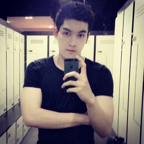 ทุกคนก็เคยพลาดมาก่อนทั้งนั้น  ตอนพี่อายุ 16 พี่ก็เคยพลาดเหมือนกัน   (ไม่เกี่ยวกับภาพของดาราที่จะนำเสนอต่อไปนี้เลยนะ)