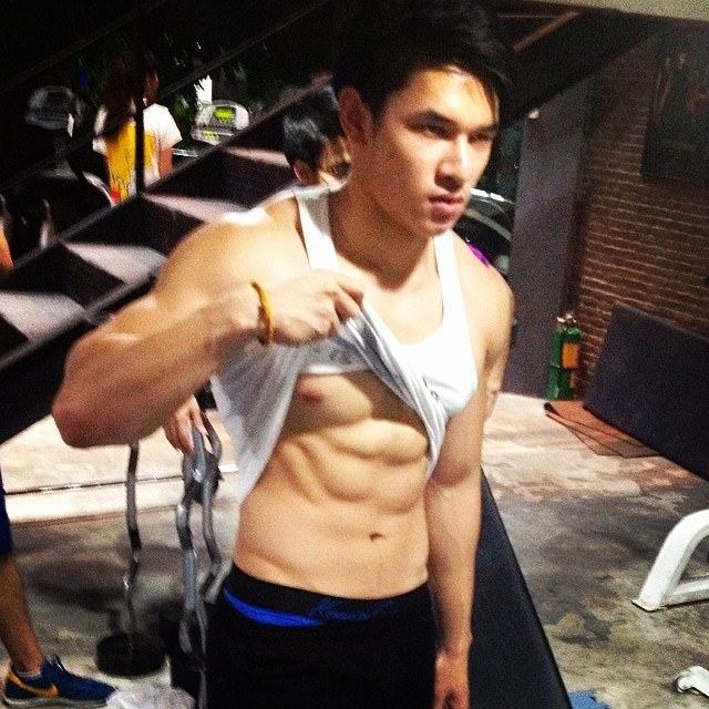 หนึ่ง สอง สาม เอาล่ำเบอร์ไหนครับ 581