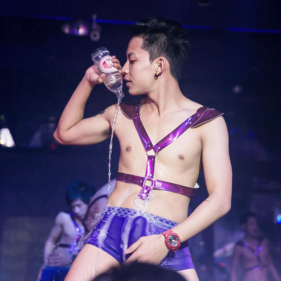 ตะลุยผับเกย์