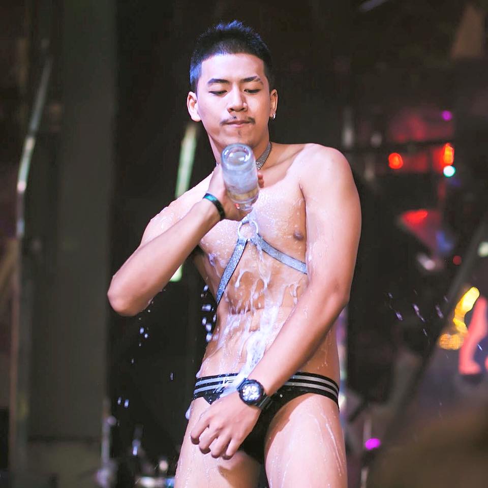 ตะลุยผับเกย์