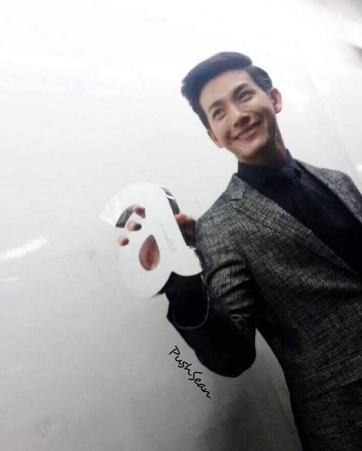 ผู้ชายคนแรก ของ attitude Magazine Best actor