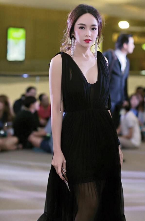 ปาปารัสซี่ ดาราหญิงไปดูงาน elle elle men fashion show ที่ผ่านมาอาทิตย์ที่ผ่านมา