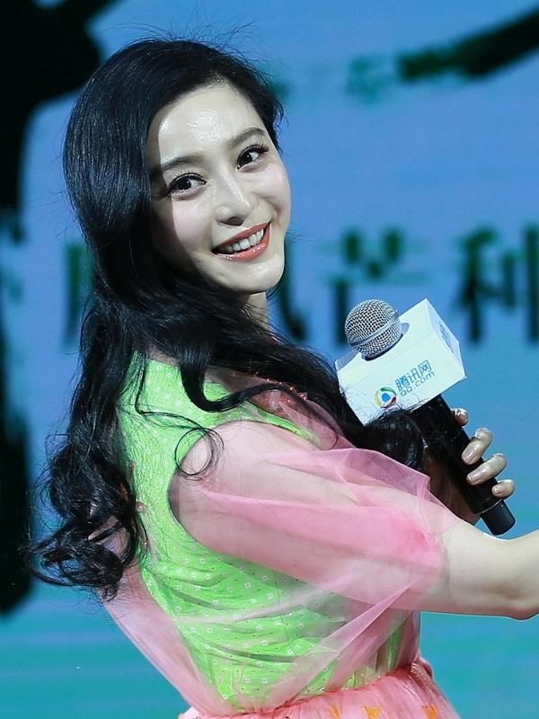 Fan Bing Bing สวย หวาน ในชุดสุดแบ๊วของ Delpozo
