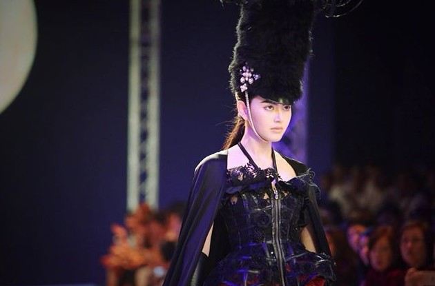 Fashion Runway บนรางรถไฟ ของ ใหม่ ดาวิกา ชุดนี้เริ่ดๆๆ