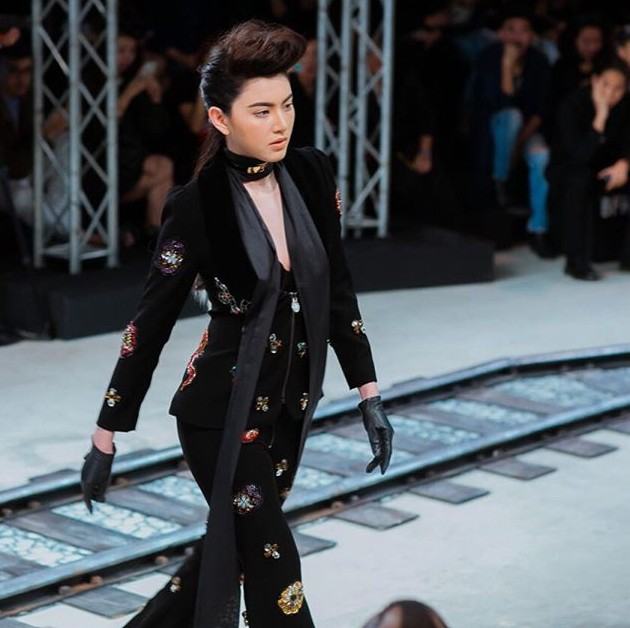 Fashion Runway บนรางรถไฟ ของ ใหม่ ดาวิกา ชุดนี้เริ่ดๆๆ