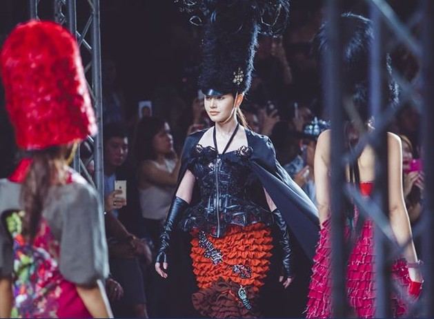 Fashion Runway บนรางรถไฟ ของ ใหม่ ดาวิกา ชุดนี้เริ่ดๆๆ