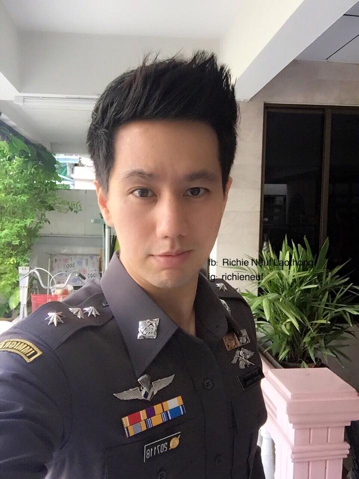 แชร์สนั่น! ตำรวจหล่อบอกด้วย &ldquo;ผู้กองเนิร์ฟ&rdquo; ตำรวจตรวจคนเข้าเมืองสุดหล่อที่ดอนเมือง ที่หลายคนหลงรักกันยกใหญ่!