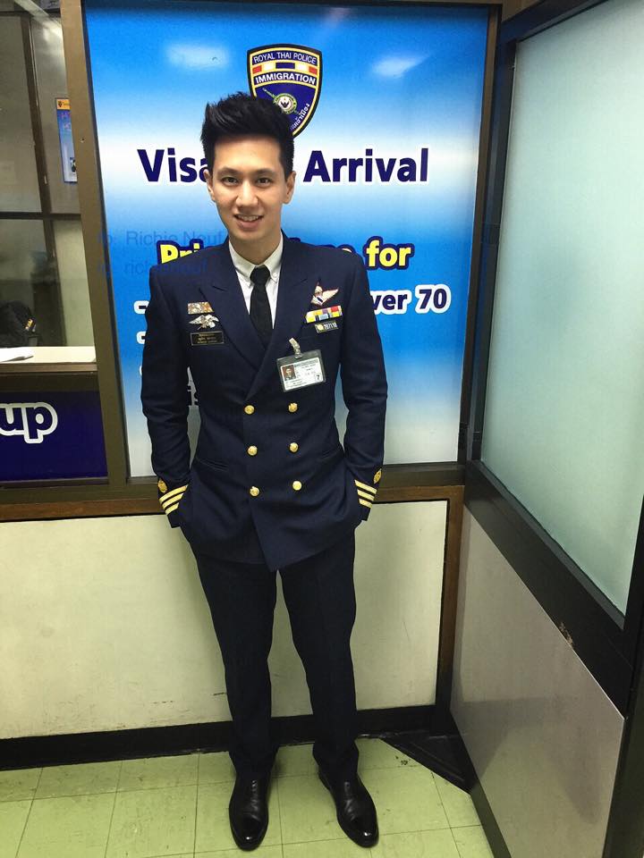 แชร์สนั่น! ตำรวจหล่อบอกด้วย &ldquo;ผู้กองเนิร์ฟ&rdquo; ตำรวจตรวจคนเข้าเมืองสุดหล่อที่ดอนเมือง ที่หลายคนหลงรักกันยกใหญ่!