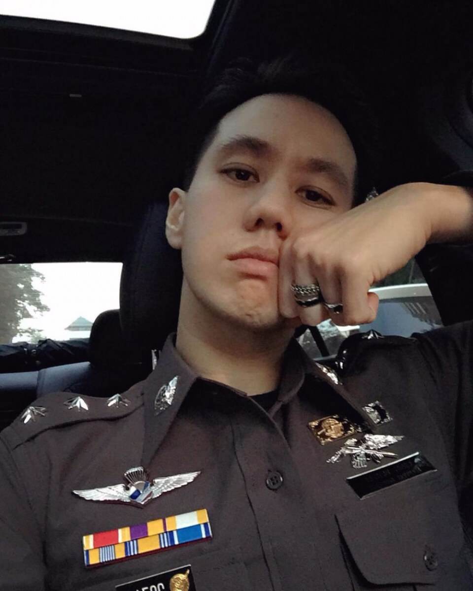 แชร์สนั่น! ตำรวจหล่อบอกด้วย &ldquo;ผู้กองเนิร์ฟ&rdquo; ตำรวจตรวจคนเข้าเมืองสุดหล่อที่ดอนเมือง ที่หลายคนหลงรักกันยกใหญ่!