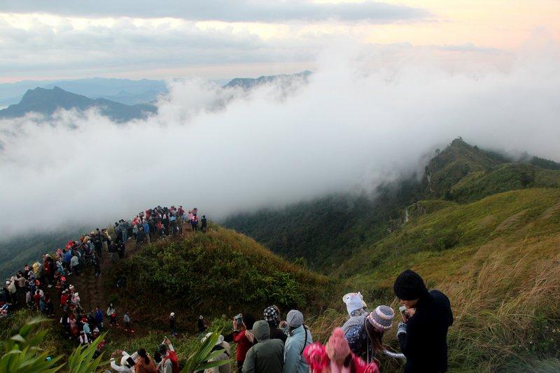 ชมทิวทัศน์สวยๆ ที่ภูชีฟ้า