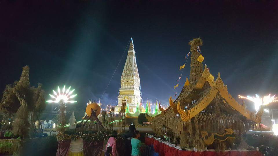 พระธาตุพนมจำลอง จังหวัดกาฬสินธุ์
