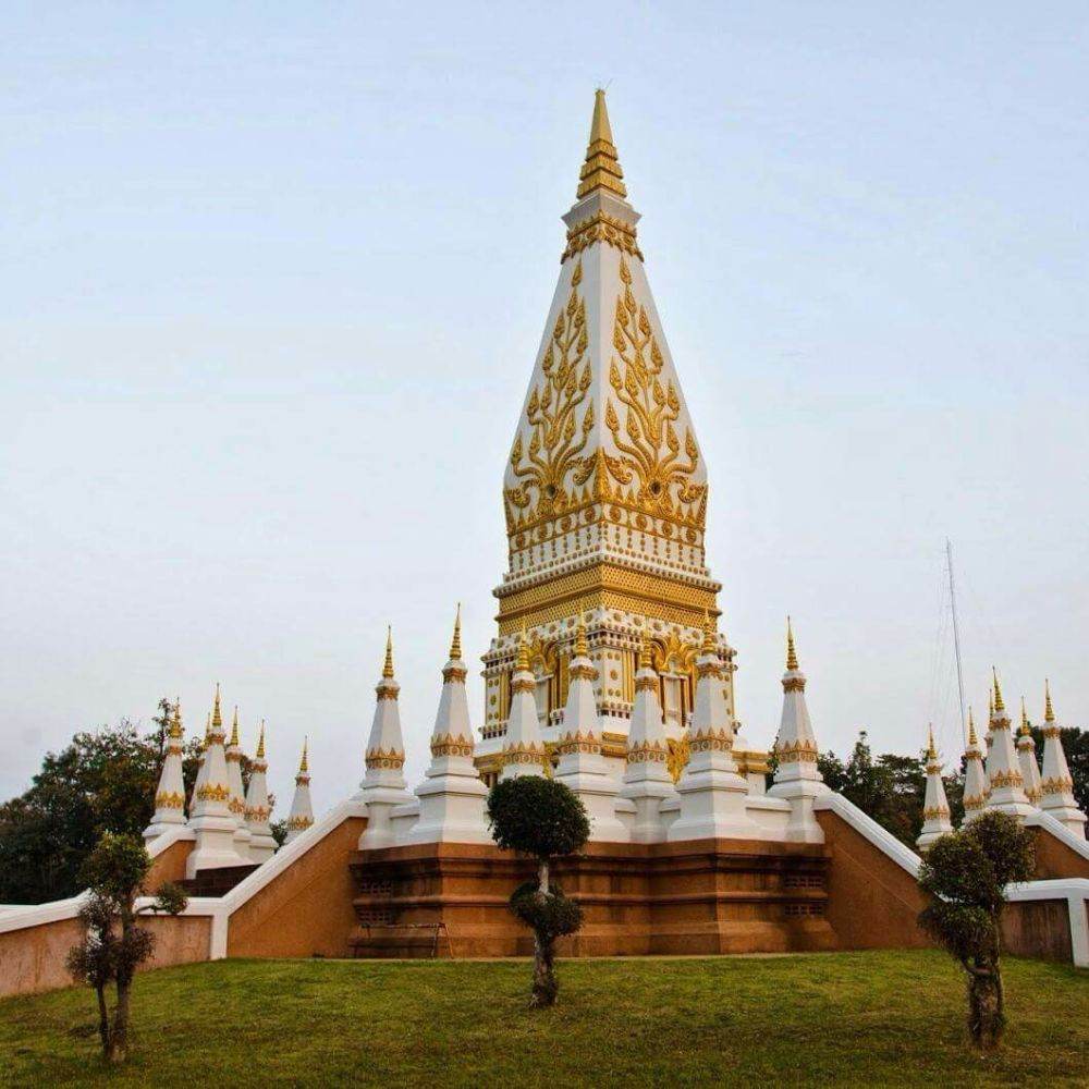 พระธาตุพนมจำลอง จังหวัดกาฬสินธุ์
