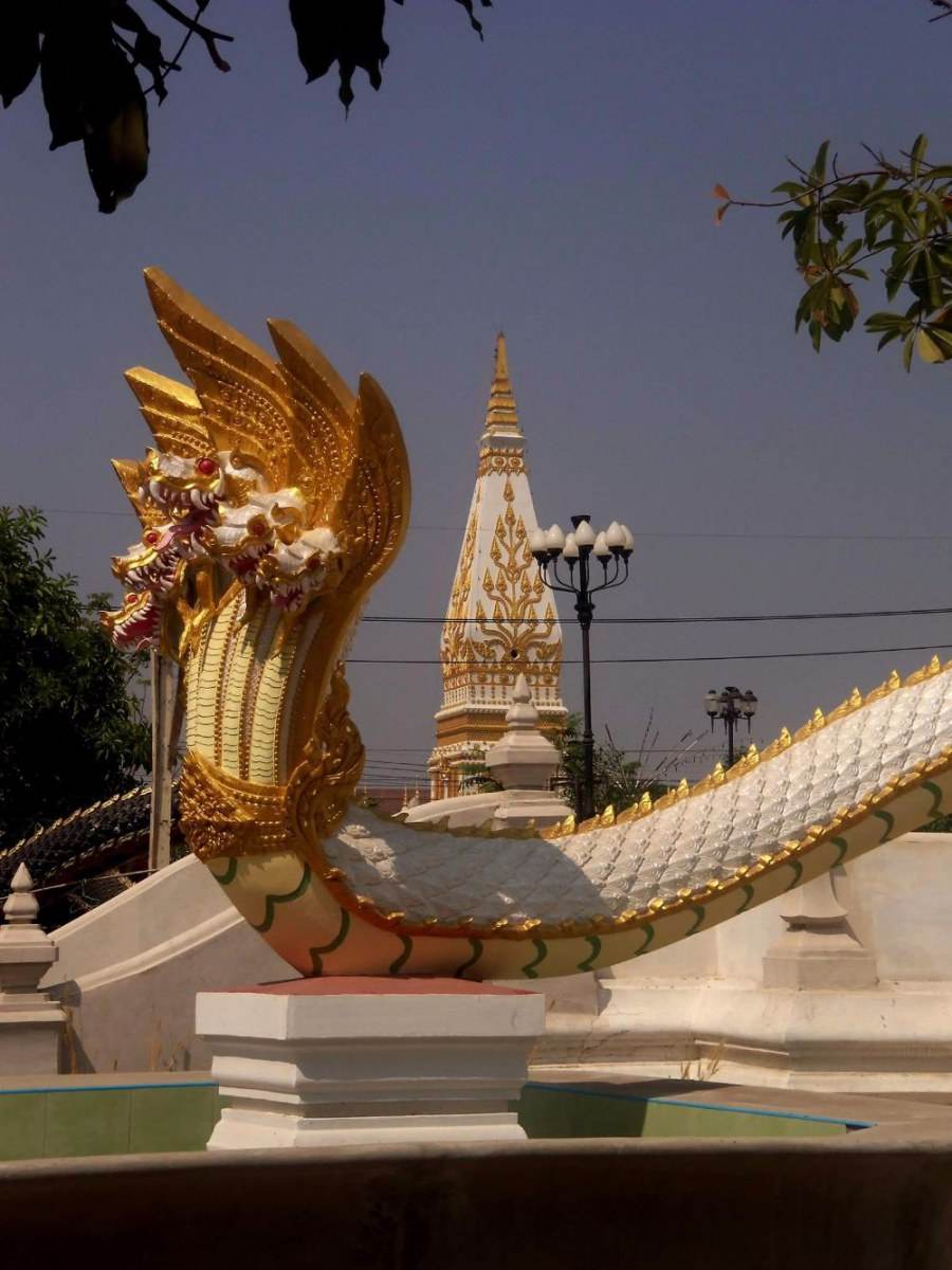 พระธาตุพนมจำลอง จังหวัดกาฬสินธุ์