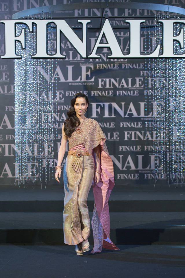 เหล่านางเอกช่อง 7 เดินแบบชุดเจ้าสาว FINALE WEDDING STUDIO @ Siam Paragon