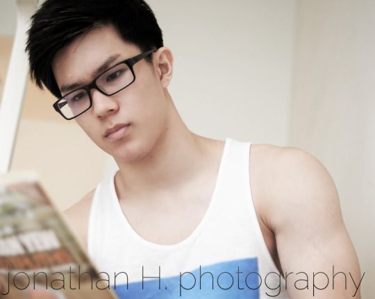 ตี่แว่น กล้ามแน่นๆๆ