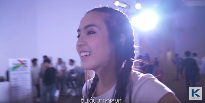 ลิลลี่ The Face  เดินแบบ ปังมาก! ในงาน ELLE FASHION WEEK 2016